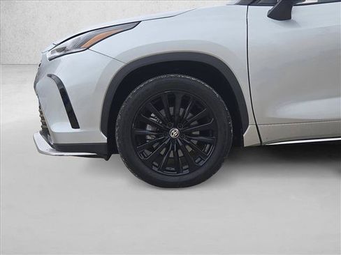 Used 2025 Toyota Highlander XSE AWD/4WD image 25