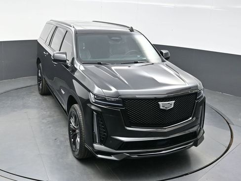 Certified 2024 Cadillac Escalade ESV V w/ LPO, ONYX Package AWD/4WD image 28