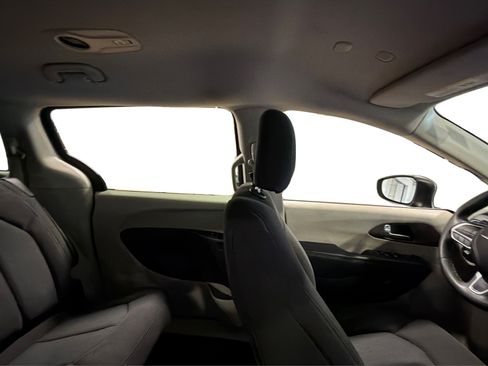Used 2023 Chrysler Voyager LX FWD image 41