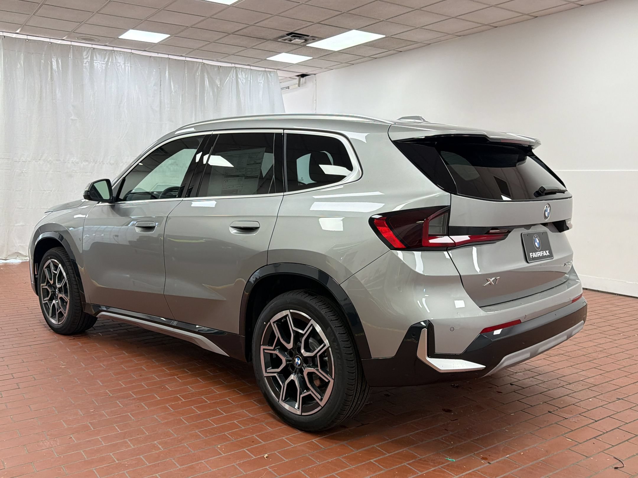 Used 2026 BMW X1 xDrive28i w/ Technology Package AWD/4WD image 3