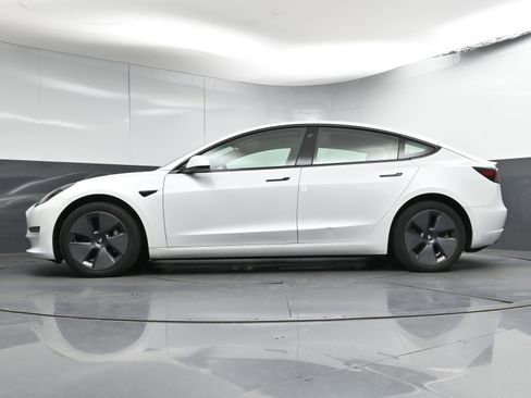 Used 2023 Tesla Model 3 Standard Range image 28