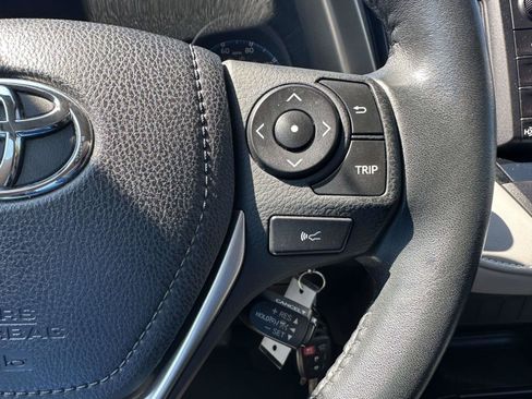Used 2017 Toyota RAV4 XLE FWD image 14