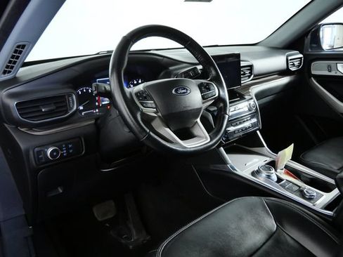 Used 2022 Ford Explorer Limited w/ Equipment Group 301A AWD/4WD image 14