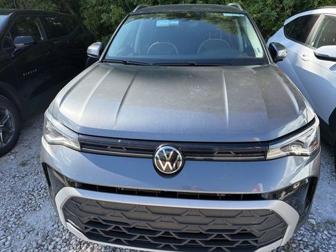 Used 2025 Volkswagen Taos SE AWD/4WD image 4
