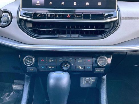 Used 2023 Jeep Compass Limited image 31