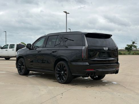 Certified 2025 Cadillac Escalade V w/ LPO, ONYX Package image 5