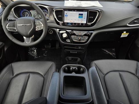 New 2026 Chrysler Pacifica Select image 23