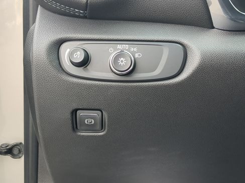 Used 2021 Chevrolet Blazer LT FWD image 17