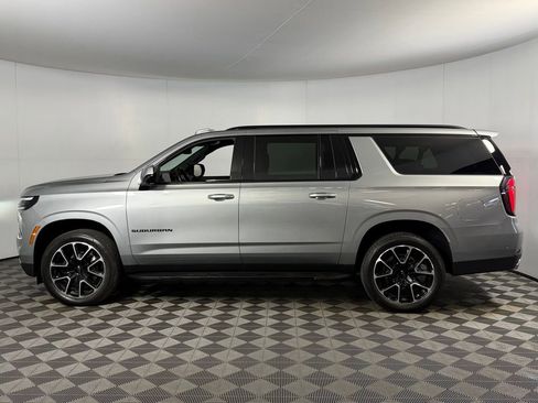 Used 2025 Chevrolet Suburban RST image 9