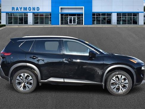 Used 2021 Nissan Rogue SV w/ Premium Package image 2