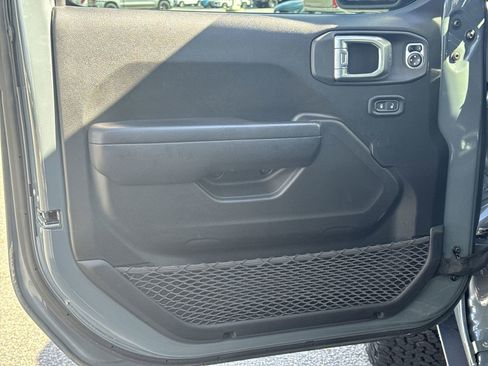 Used 2024 Jeep Wrangler Rubicon image 14