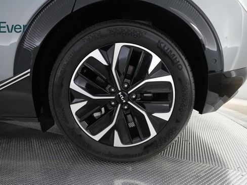 Used 2024 Kia EV6 Wind w/ Wind Technology Package RWD image 9