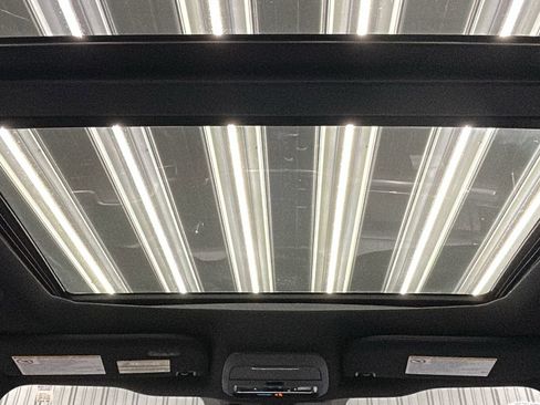 Used 2025 Ford F250 Platinum w/ FX4 Off-Road Package image 36