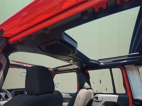 Used 2019 Jeep Wrangler Unlimited Sahara w/ LED Lighting Group AWD/4WD image 36
