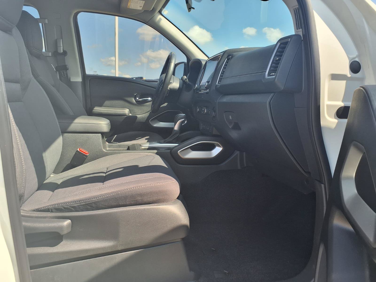 Used 2024 Nissan Frontier SV w/ SV Convenience Package RWD image 13