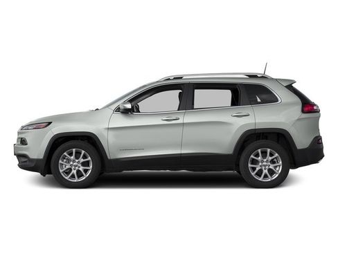 Used 2016 Jeep Cherokee Latitude w/ Cold Weather Group AWD/4WD image 3