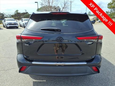 Used 2022 Toyota Highlander XLE image 4