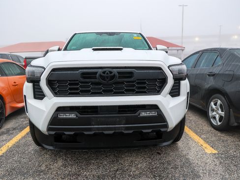 Used 2024 Toyota Tacoma TRD Sport image 4