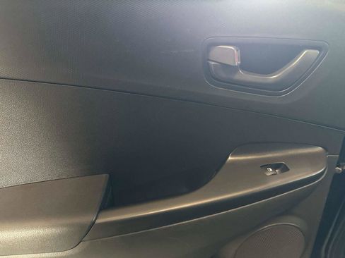 Used 2023 Hyundai Kona SE image 12