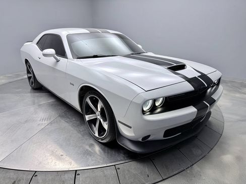 Used 2019 Dodge Challenger R/T w/ Driver Convenience Group RWD image 3