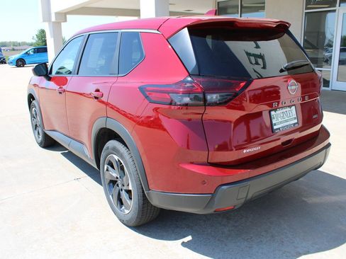 Used 2025 Nissan Rogue SV AWD/4WD image 9