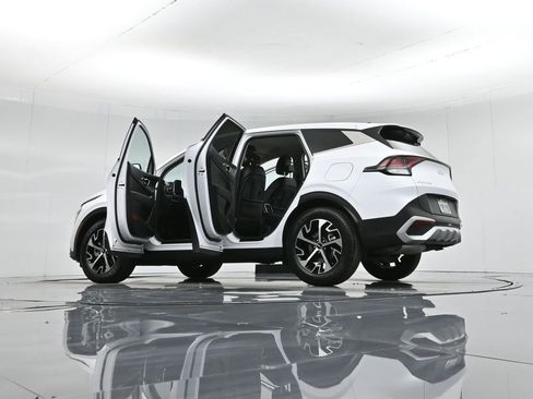 Used 2024 Kia Sportage EX image 4