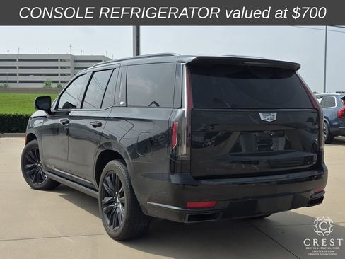 Used 2022 Cadillac Escalade Sport Platinum AWD/4WD image 3