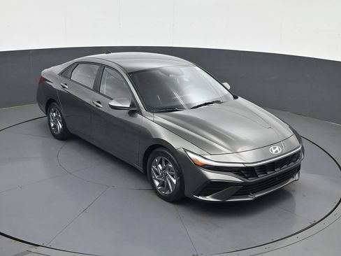 Certified 2024 Hyundai Elantra SEL FWD image 16
