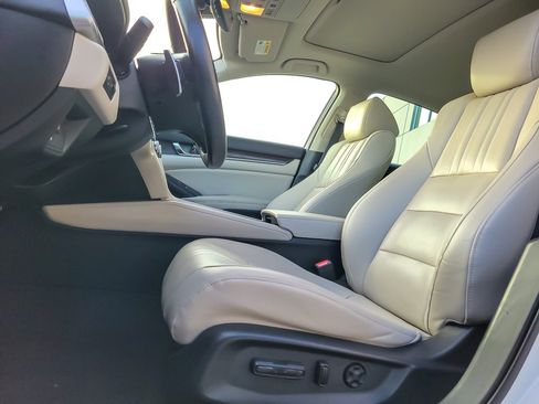 Used 2019 Honda Accord Touring image 7