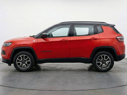 Used 2025 Jeep Compass Trailhawk AWD/4WD image 5