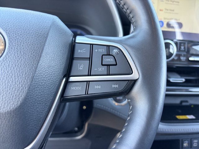 Used 2023 Toyota Highlander Limited FWD image 23