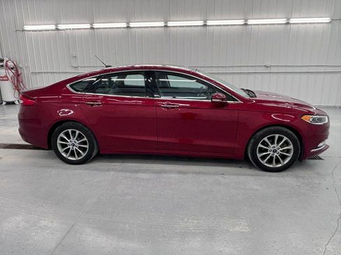 Used 2017 Ford Fusion SE w/ Fusion SE Technology Package FWD image 8