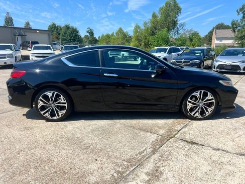 Used 2017 Honda Accord Touring image 6