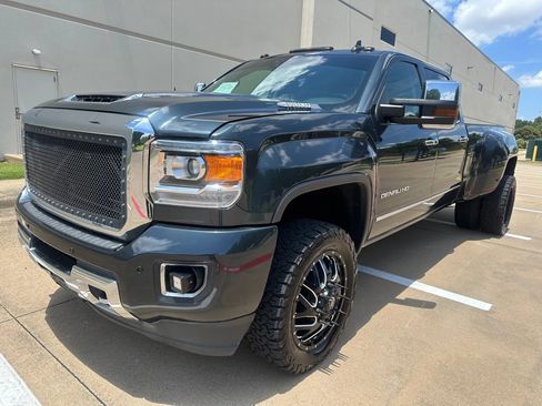 Used 2018 GMC Sierra 3500 Denali w/ Duramax Plus Package image 2