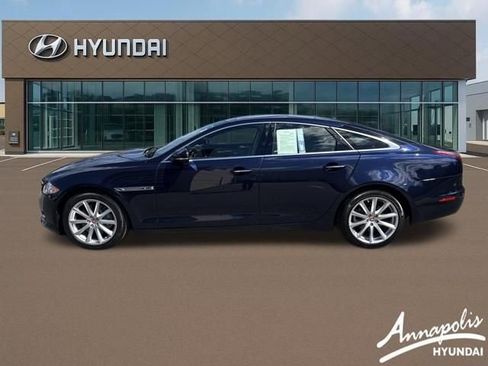 Used 2015 Jaguar XJ image 2