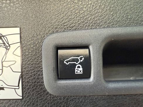 Used 2023 Toyota Sienna XLE image 30