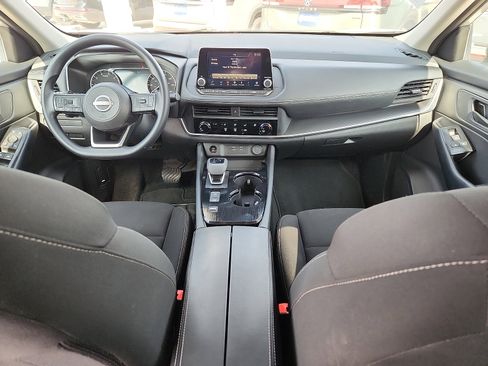 Used 2024 Nissan Rogue S FWD image 11