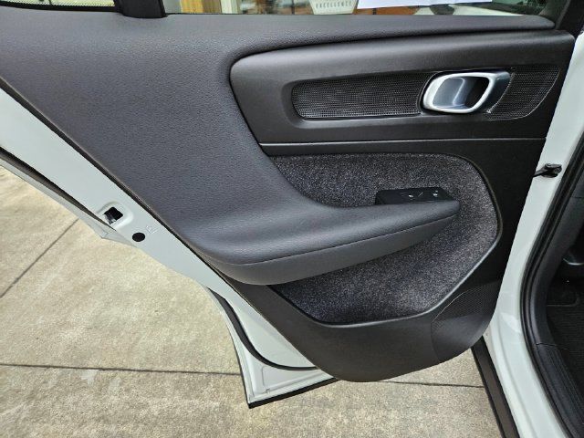 Used 2023 Volvo C40 P8 Recharge Ultimate AWD/4WD image 16