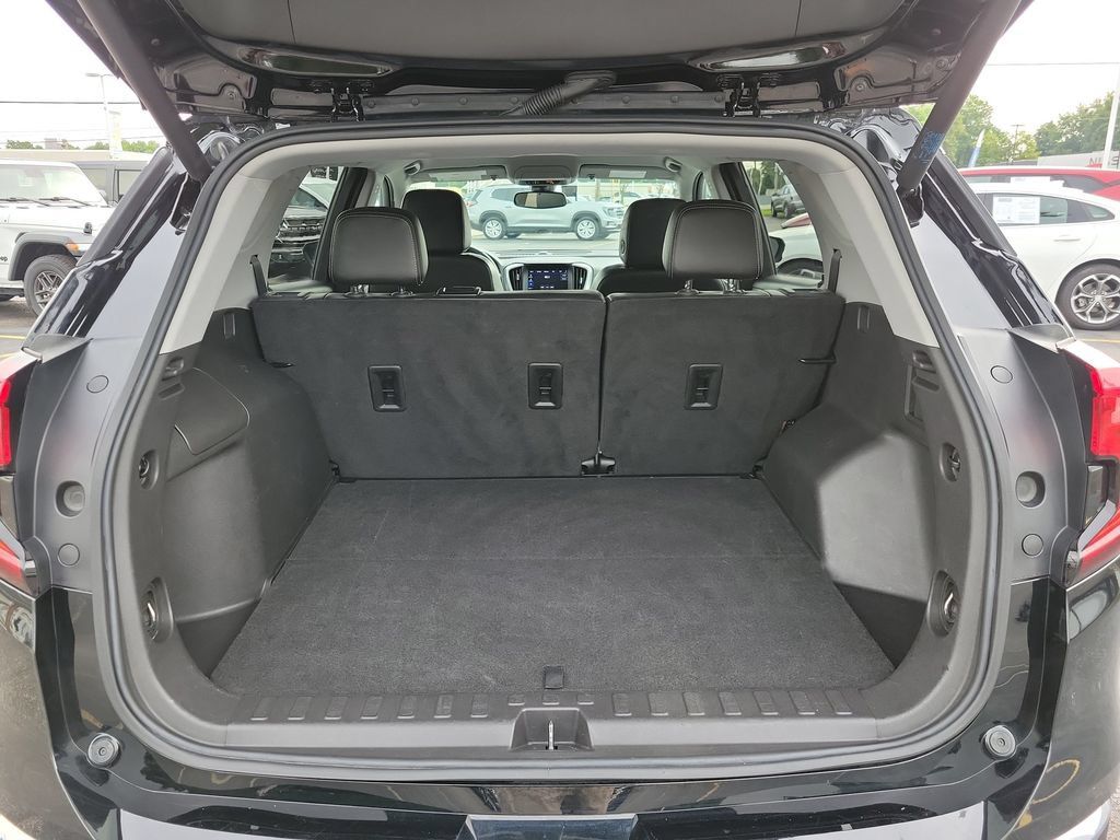 Used 2024 GMC Terrain SLT AWD/4WD image 12