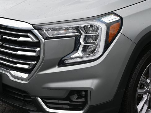 Used 2023 GMC Terrain SLT image 12