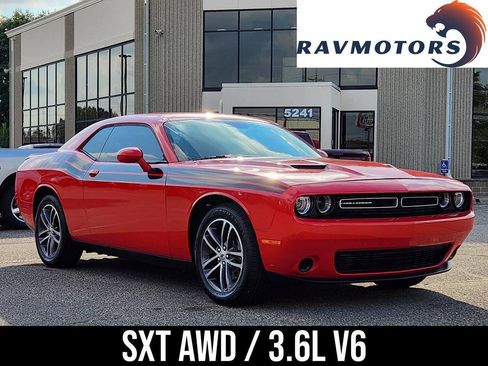 Used 2019 Dodge Challenger SXT AWD/4WD image 1