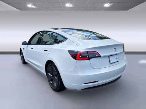 Used 2021 Tesla Model 3 Standard Range Plus RWD image 3