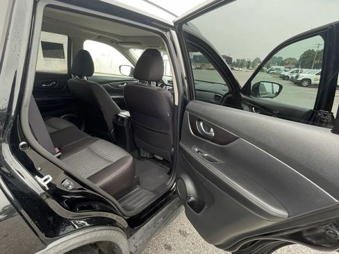 Used 2018 Nissan Rogue SV w/ Sun & Sound Touring Package AWD/4WD image 34