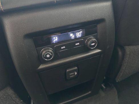 Used 2018 Chevrolet Traverse LT image 26