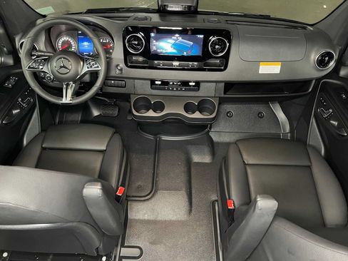 Used 2026 Mercedes-Benz Sprinter 2500 image 38