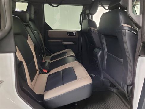 Used 2023 Ford Bronco Wildtrak image 13
