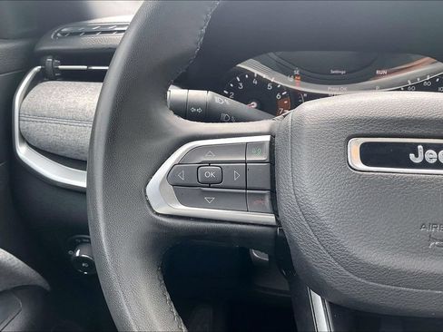 Used 2024 Jeep Compass Latitude AWD/4WD image 11