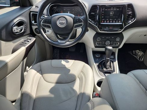 Used 2019 Jeep Cherokee Limited w/ Luxury Group AWD/4WD image 4