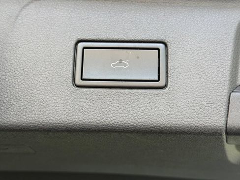 Used 2019 Volkswagen Atlas SE FWD image 30