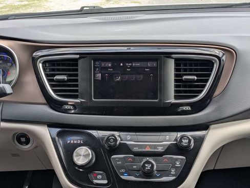 Used 2023 Chrysler Voyager LX FWD image 20